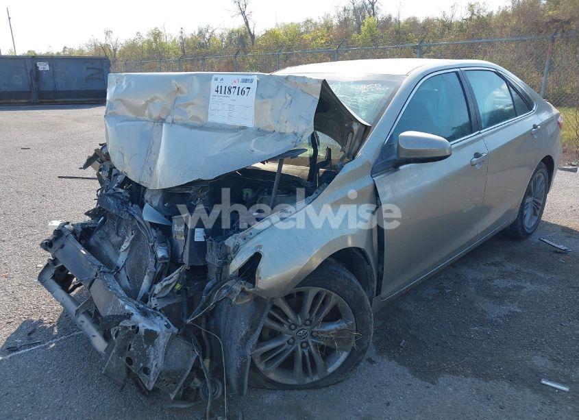 Photo 2 of 2015 Toyota Camry SE (VIN 4T1BF1FK1FU068035)