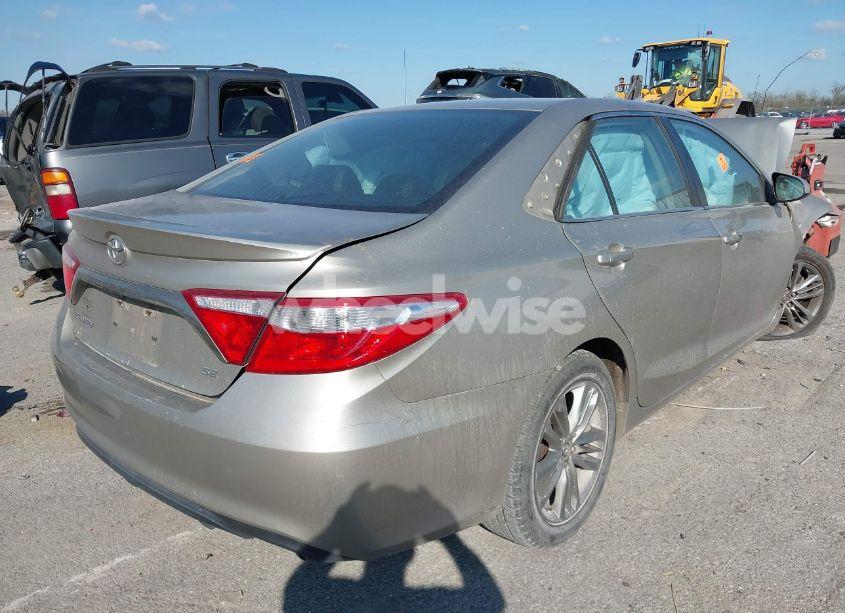Photo 4 of 2015 Toyota Camry SE (VIN 4T1BF1FK1FU068035)