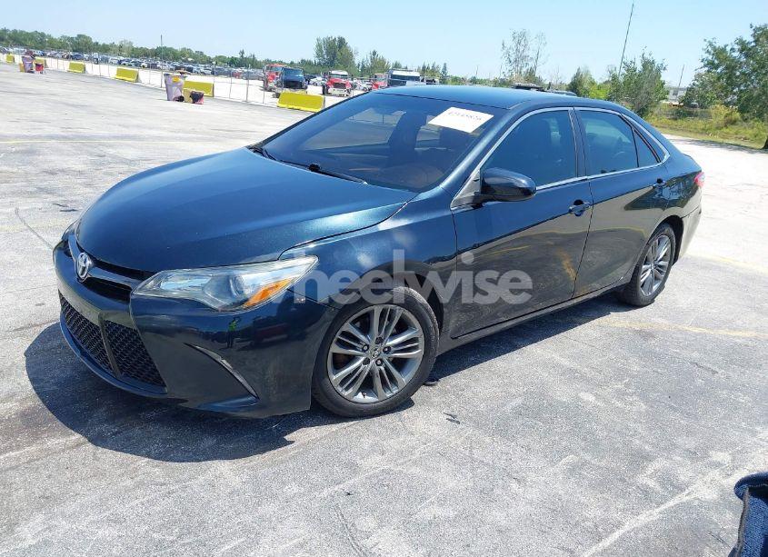 Photo 2 of 2015 Toyota Camry SE (VIN 4T1BF1FK1FU072635)