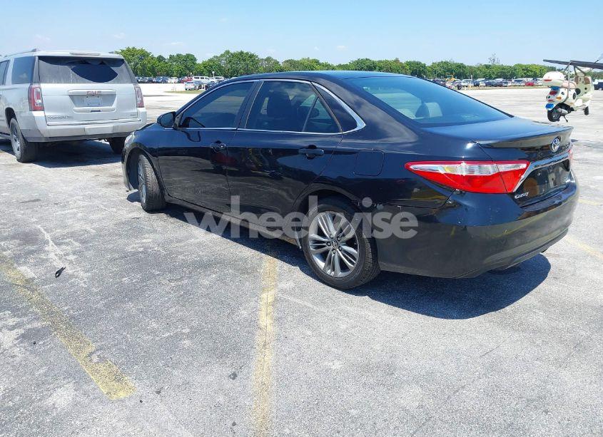 Photo 3 of 2015 Toyota Camry SE (VIN 4T1BF1FK1FU072635)