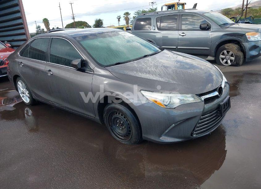 2015 Toyota Camry LE/SE/XLE/XSE (VIN 4T1BF1FK1FU072697) main photo