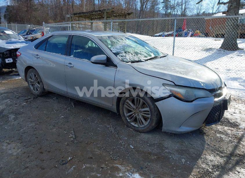 2015 Toyota Camry SE (VIN 4T1BF1FK1FU078113) main photo