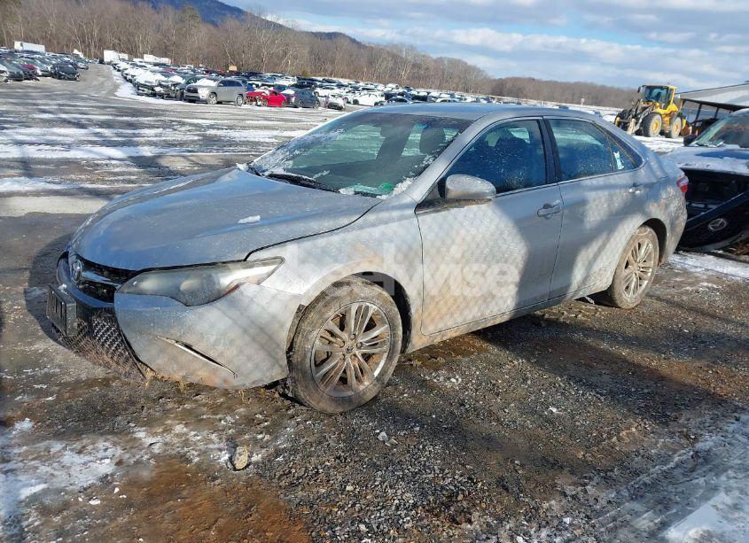 Photo 2 of 2015 Toyota Camry SE (VIN 4T1BF1FK1FU078113)