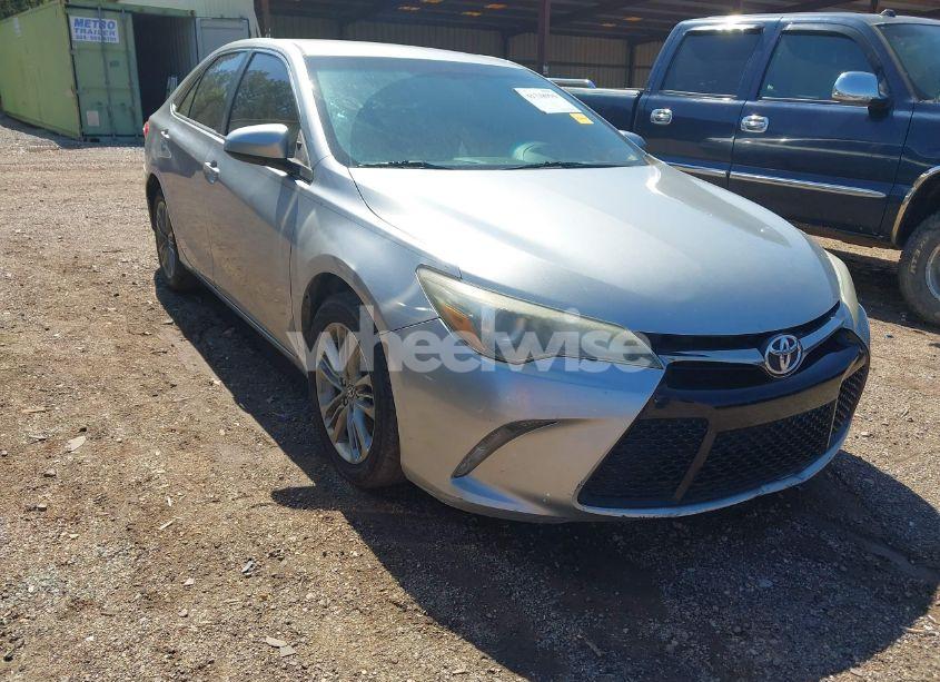 2015 Toyota Camry SE (VIN 4T1BF1FK1FU086566) main photo