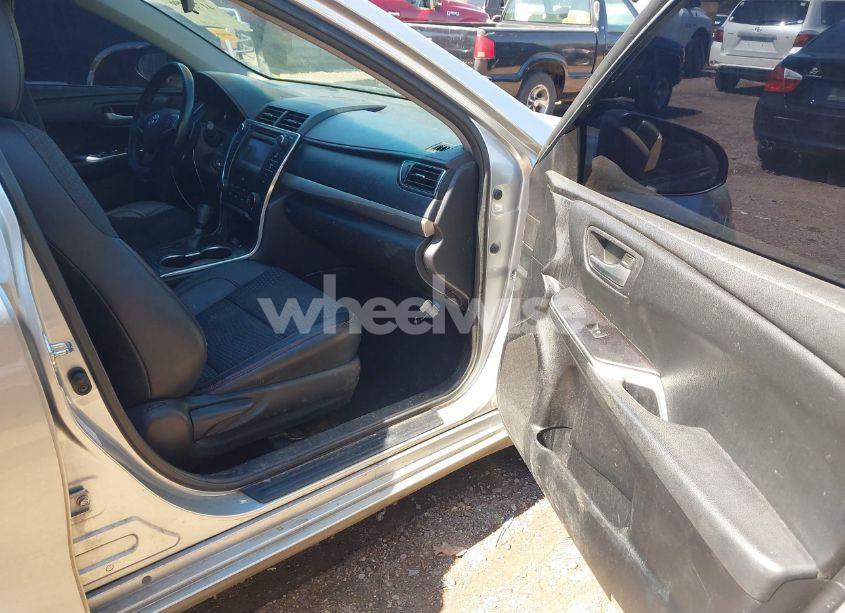 Photo 5 of 2015 Toyota Camry SE (VIN 4T1BF1FK1FU086566)