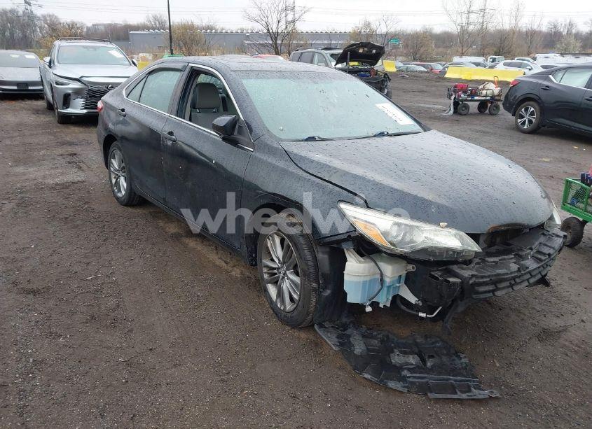 2015 Toyota Camry SE (VIN 4T1BF1FK1FU087653) main photo