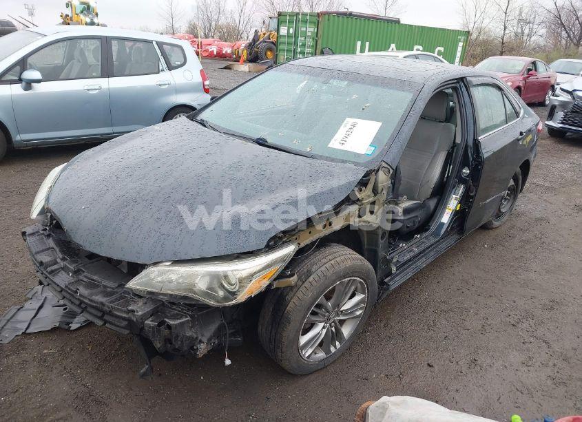 Photo 2 of 2015 Toyota Camry SE (VIN 4T1BF1FK1FU087653)