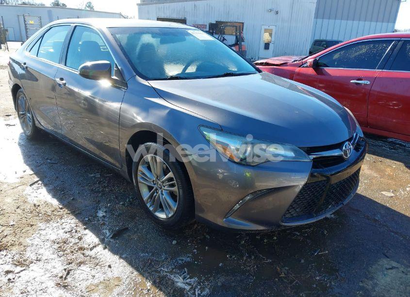 2015 Toyota Camry SE (VIN 4T1BF1FK1FU098278) main photo