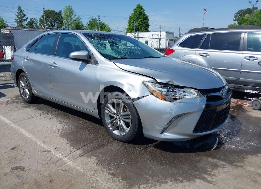 2015 Toyota Camry SE (VIN 4T1BF1FK1FU100580) main photo
