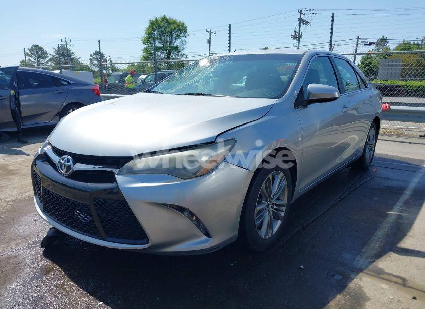 Photo 2 of 2015 Toyota Camry SE (VIN 4T1BF1FK1FU100580)