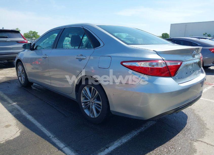 Photo 3 of 2015 Toyota Camry SE (VIN 4T1BF1FK1FU100580)