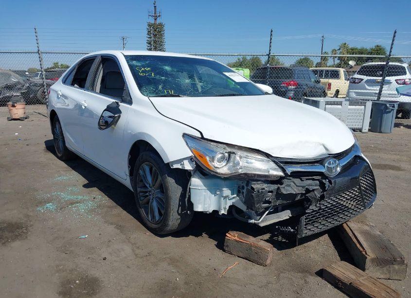 2015 Toyota Camry SE (VIN 4T1BF1FK1FU486773) main photo