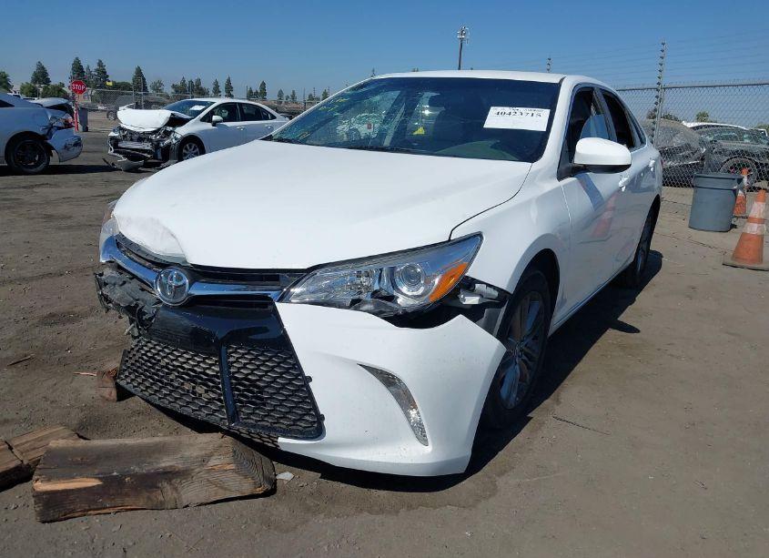 Photo 2 of 2015 Toyota Camry SE (VIN 4T1BF1FK1FU486773)