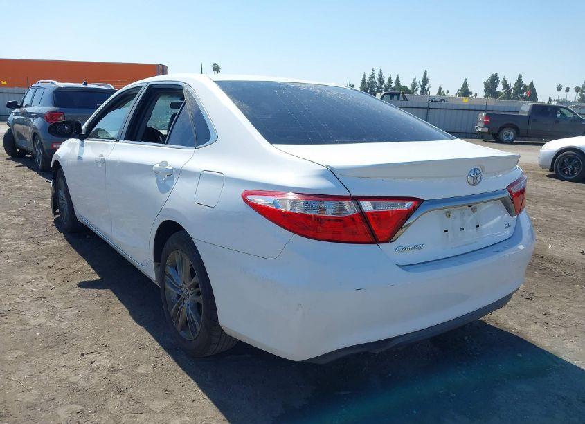 Photo 3 of 2015 Toyota Camry SE (VIN 4T1BF1FK1FU486773)