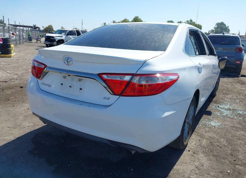 Photo 4 of 2015 Toyota Camry SE (VIN 4T1BF1FK1FU486773)