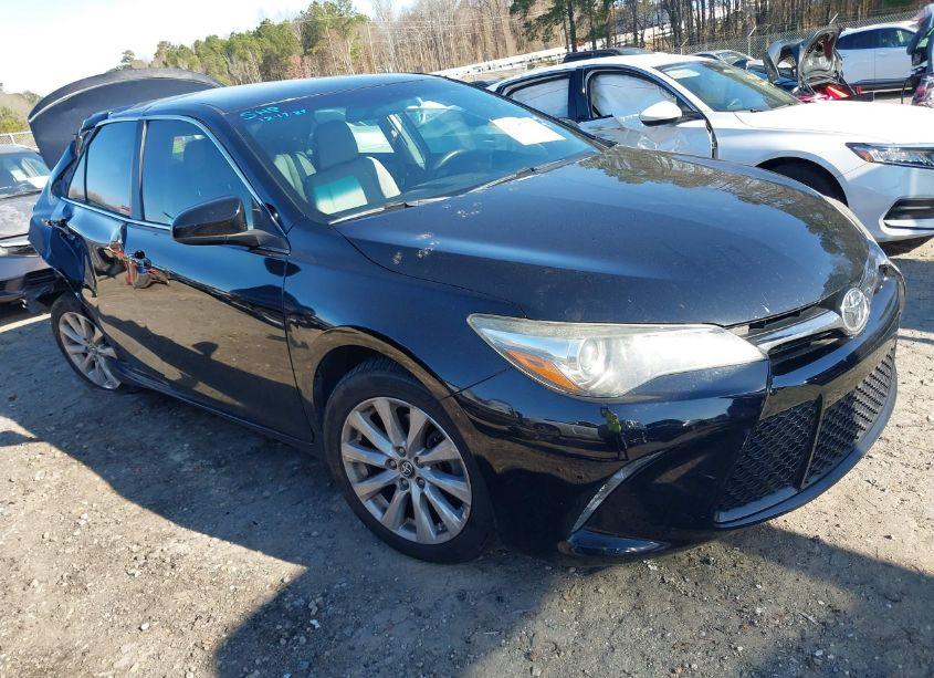 2015 Toyota Camry SE (VIN 4T1BF1FK1FU490113) main photo