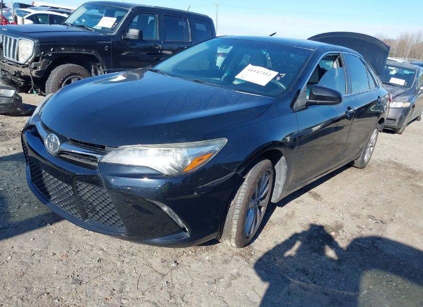 Photo 2 of 2015 Toyota Camry SE (VIN 4T1BF1FK1FU490113)