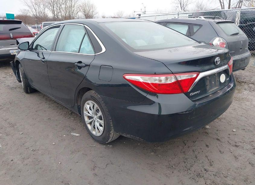 Photo 3 of 2015 Toyota Camry LE (VIN 4T1BF1FK1FU499233)