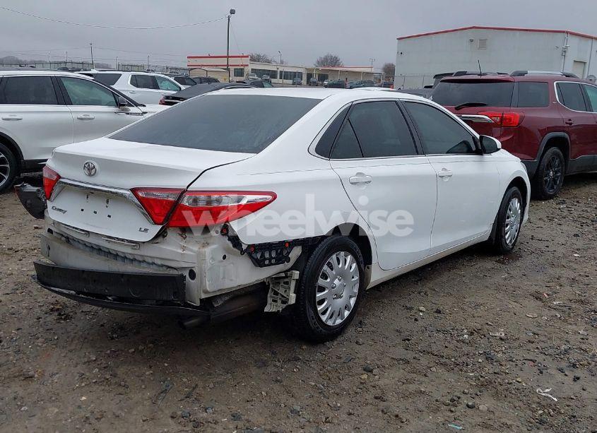 Photo 4 of 2015 Toyota Camry LE (VIN 4T1BF1FK1FU873940)