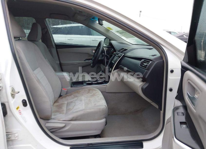 Photo 5 of 2015 Toyota Camry LE (VIN 4T1BF1FK1FU873940)