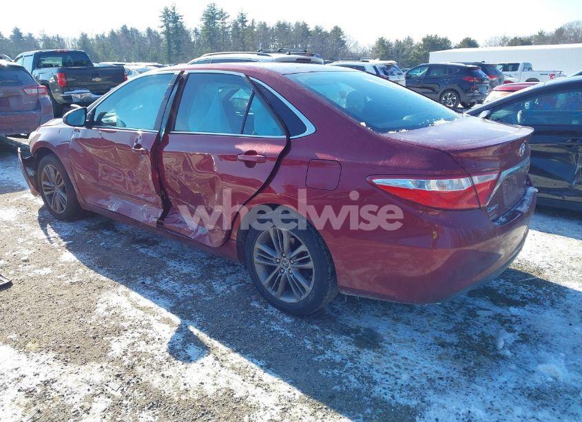 Photo 3 of 2015 Toyota Camry SE (VIN 4T1BF1FK1FU879141)