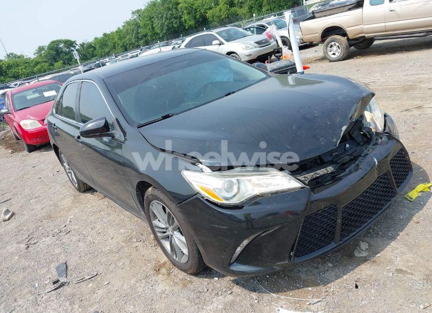2015 Toyota Camry SE (VIN 4T1BF1FK1FU889524) main photo