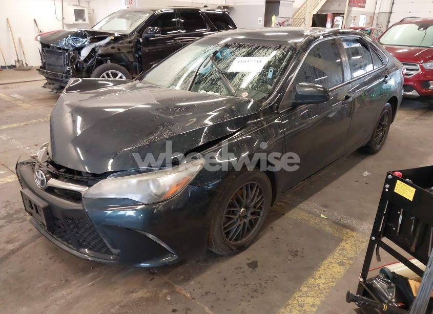 Photo 2 of 2015 Toyota Camry SE (VIN 4T1BF1FK1FU899468)