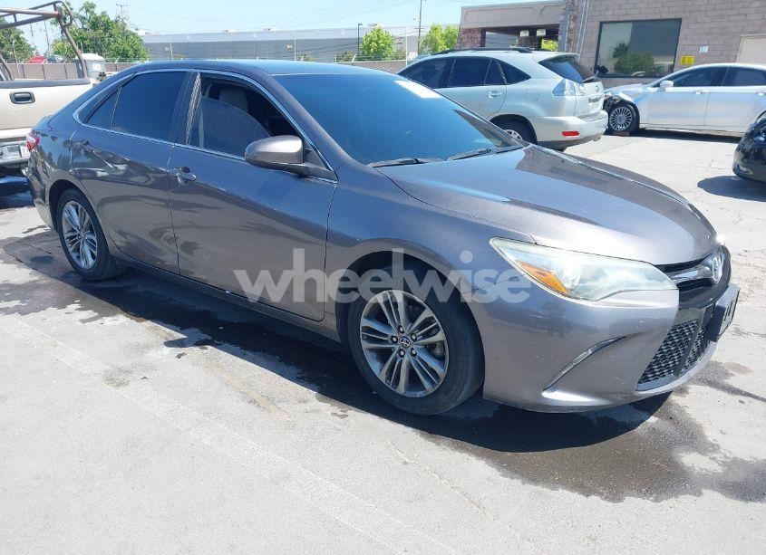 2015 Toyota Camry SE (VIN 4T1BF1FK1FU907309) main photo