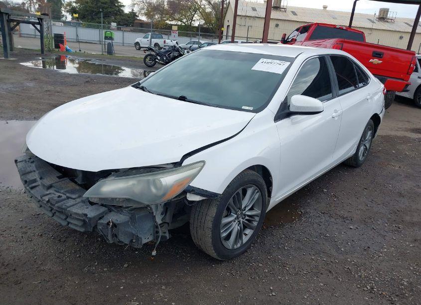 Photo 2 of 2015 Toyota Camry SE (VIN 4T1BF1FK1FU921629)