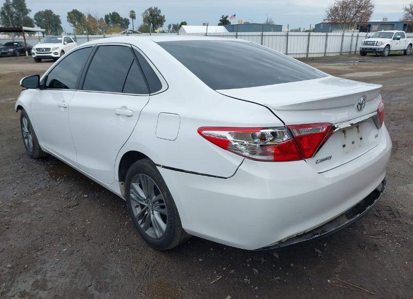 Photo 3 of 2015 Toyota Camry SE (VIN 4T1BF1FK1FU921629)
