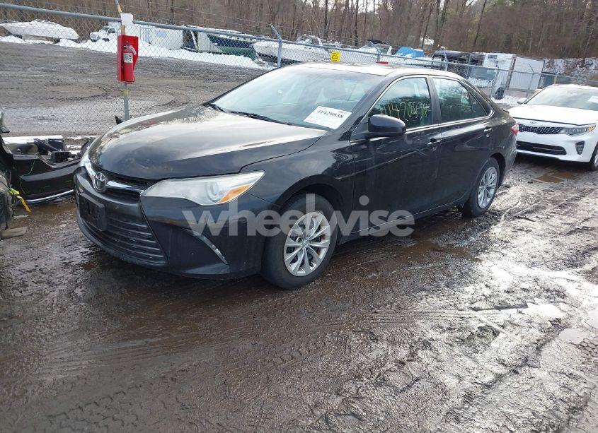 Photo 2 of 2015 Toyota Camry LE (VIN 4T1BF1FK1FU946966)