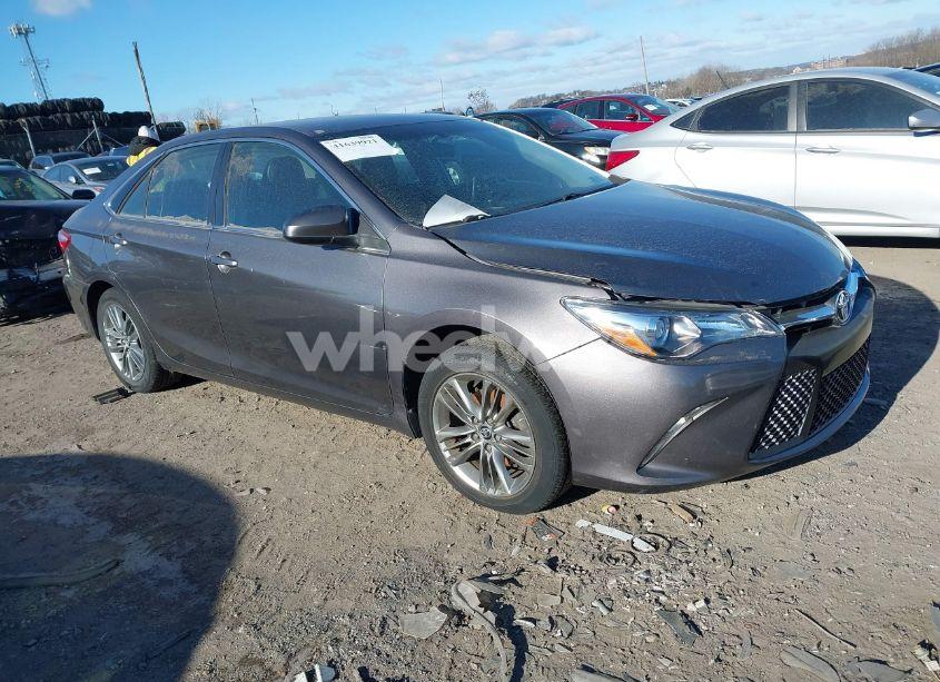 2015 Toyota Camry SE (VIN 4T1BF1FK1FU956428) main photo