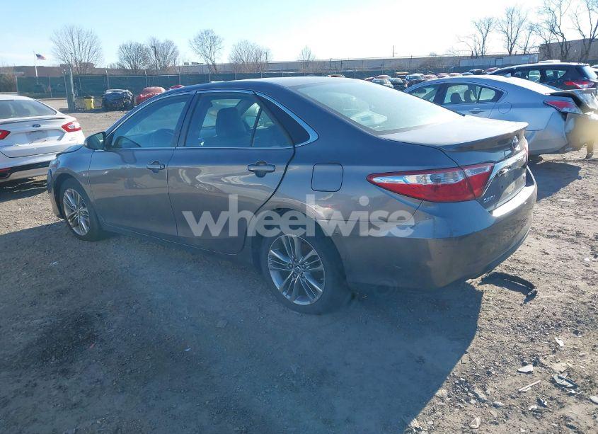 Photo 3 of 2015 Toyota Camry SE (VIN 4T1BF1FK1FU956428)