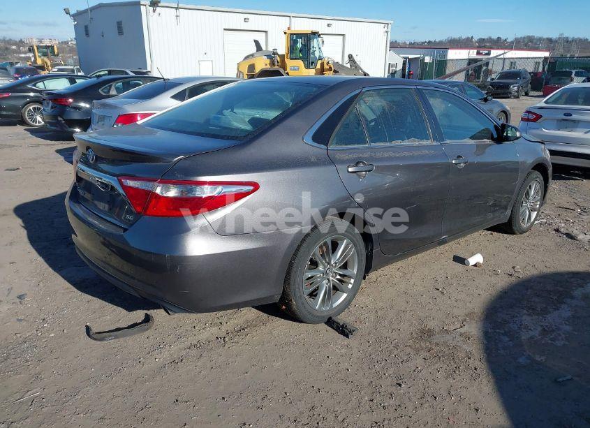 Photo 4 of 2015 Toyota Camry SE (VIN 4T1BF1FK1FU956428)