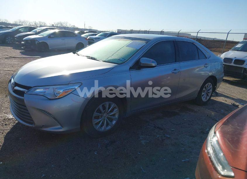 Photo 2 of 2015 Toyota Camry LE (VIN 4T1BF1FK1FU971933)