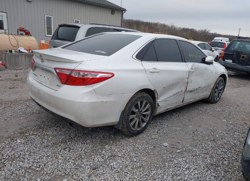 Photo 4 of 2015 Toyota Camry XLE (VIN 4T1BF1FK1FU972788)
