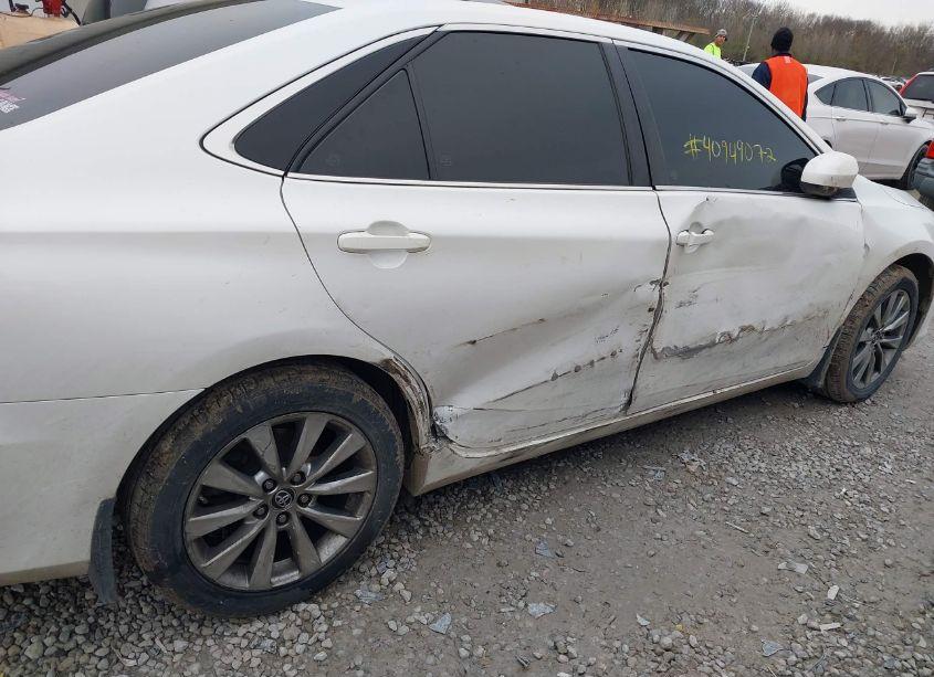 Photo 6 of 2015 Toyota Camry XLE (VIN 4T1BF1FK1FU972788)