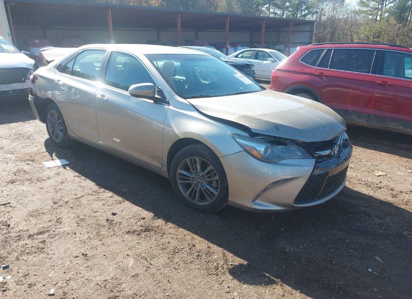 2015 Toyota Camry SE (VIN 4T1BF1FK1FU980650) main photo