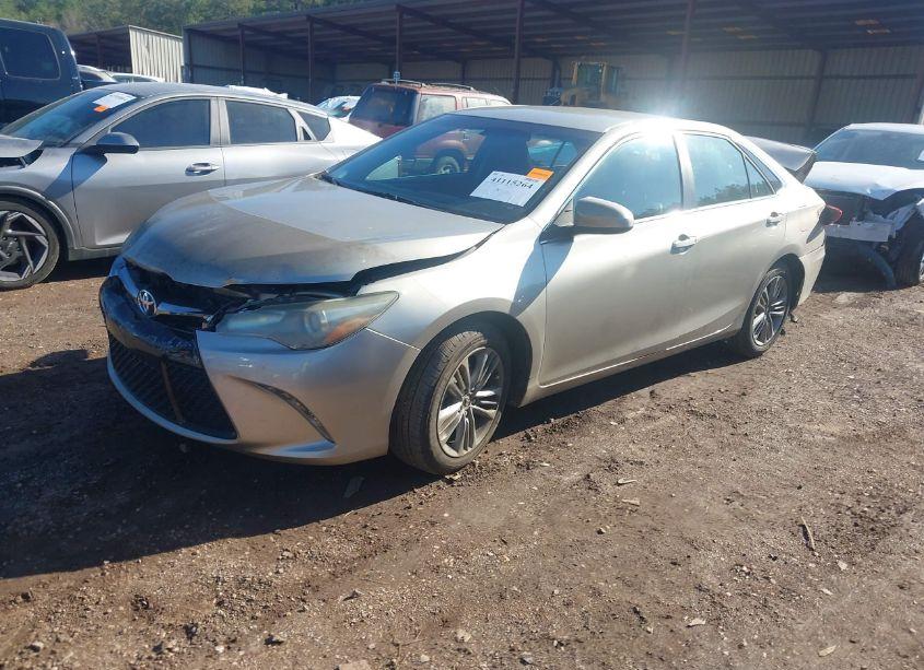 Photo 2 of 2015 Toyota Camry SE (VIN 4T1BF1FK1FU980650)