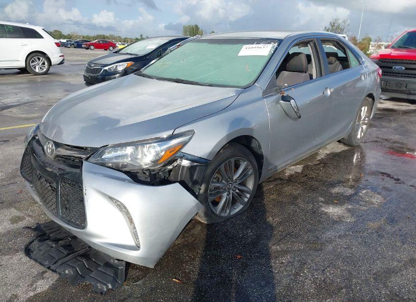 Photo 2 of 2015 Toyota Camry SE (VIN 4T1BF1FK1FU985119)