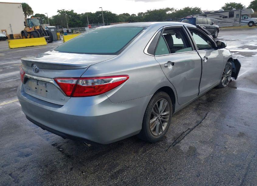 Photo 4 of 2015 Toyota Camry SE (VIN 4T1BF1FK1FU985119)