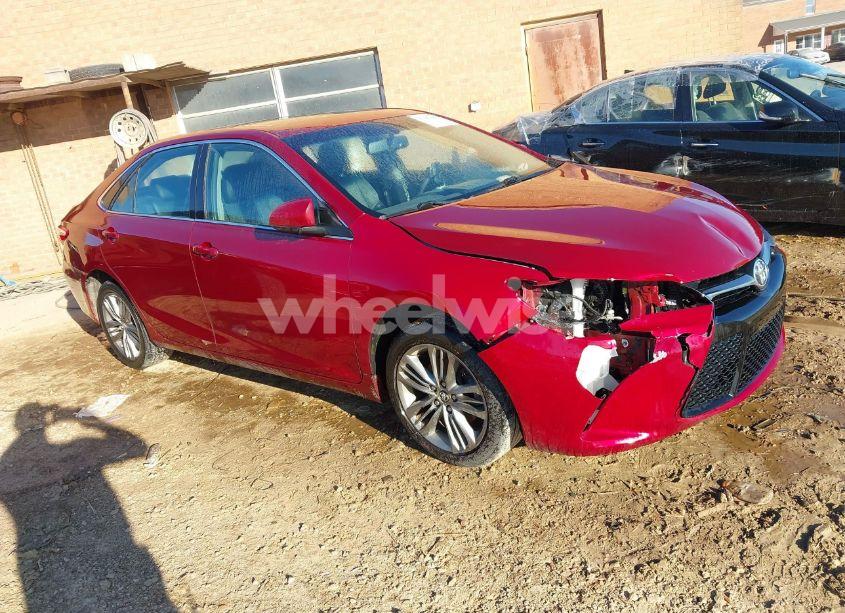 2015 Toyota Camry SE (VIN 4T1BF1FK1FU989624) main photo