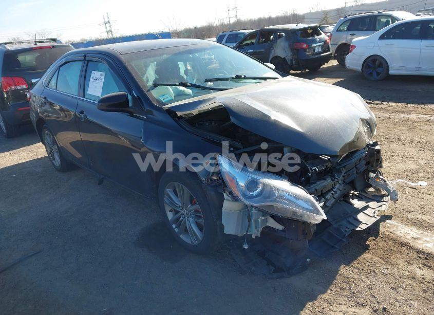 2016 Toyota Camry SE (VIN 4T1BF1FK1GU116859) main photo