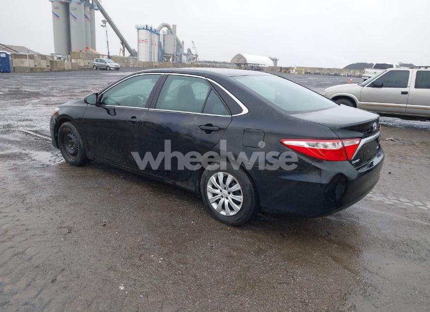 Photo 3 of 2016 Toyota Camry LE (VIN 4T1BF1FK1GU122340)