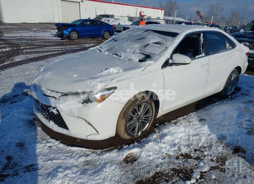 Photo 2 of 2016 Toyota Camry LE/SE/XLE/XSE (VIN 4T1BF1FK1GU126775)