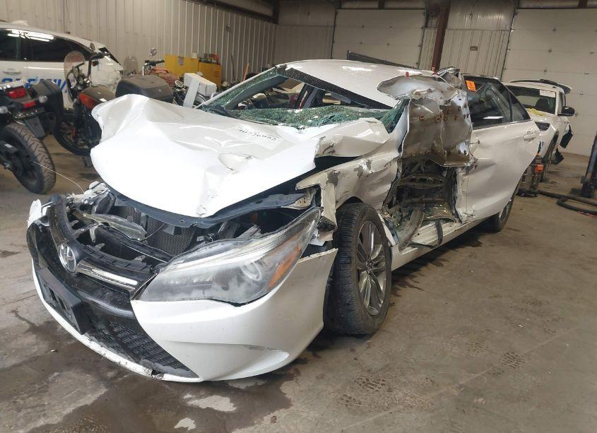 Photo 2 of 2016 Toyota Camry SE (VIN 4T1BF1FK1GU134780)