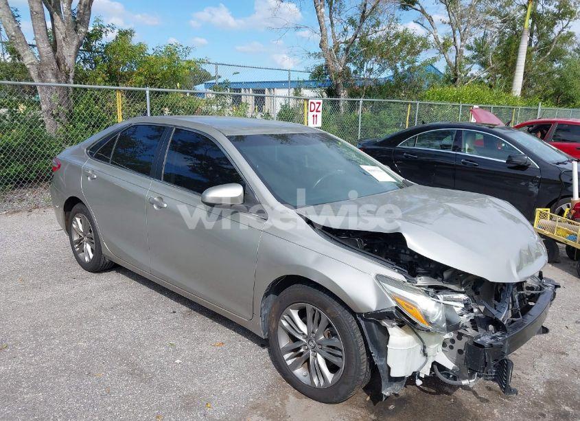 2016 Toyota Camry SE (VIN 4T1BF1FK1GU135766) main photo
