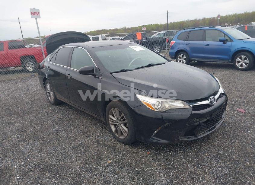 2016 Toyota Camry SE (VIN 4T1BF1FK1GU142037) main photo