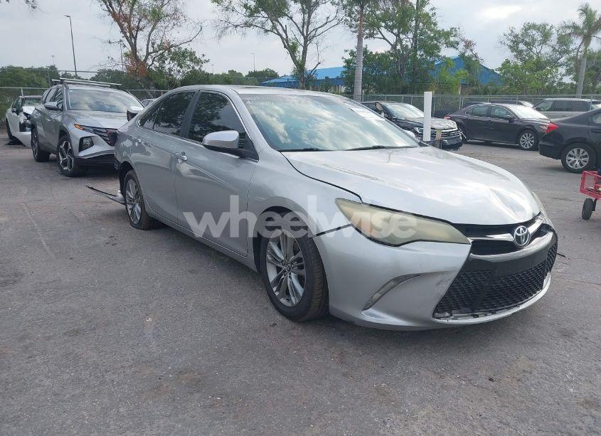 2016 Toyota Camry SE (VIN 4T1BF1FK1GU159758) main photo