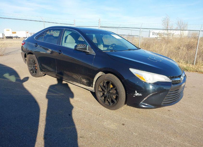 2016 Toyota Camry LE (VIN 4T1BF1FK1GU161915) main photo